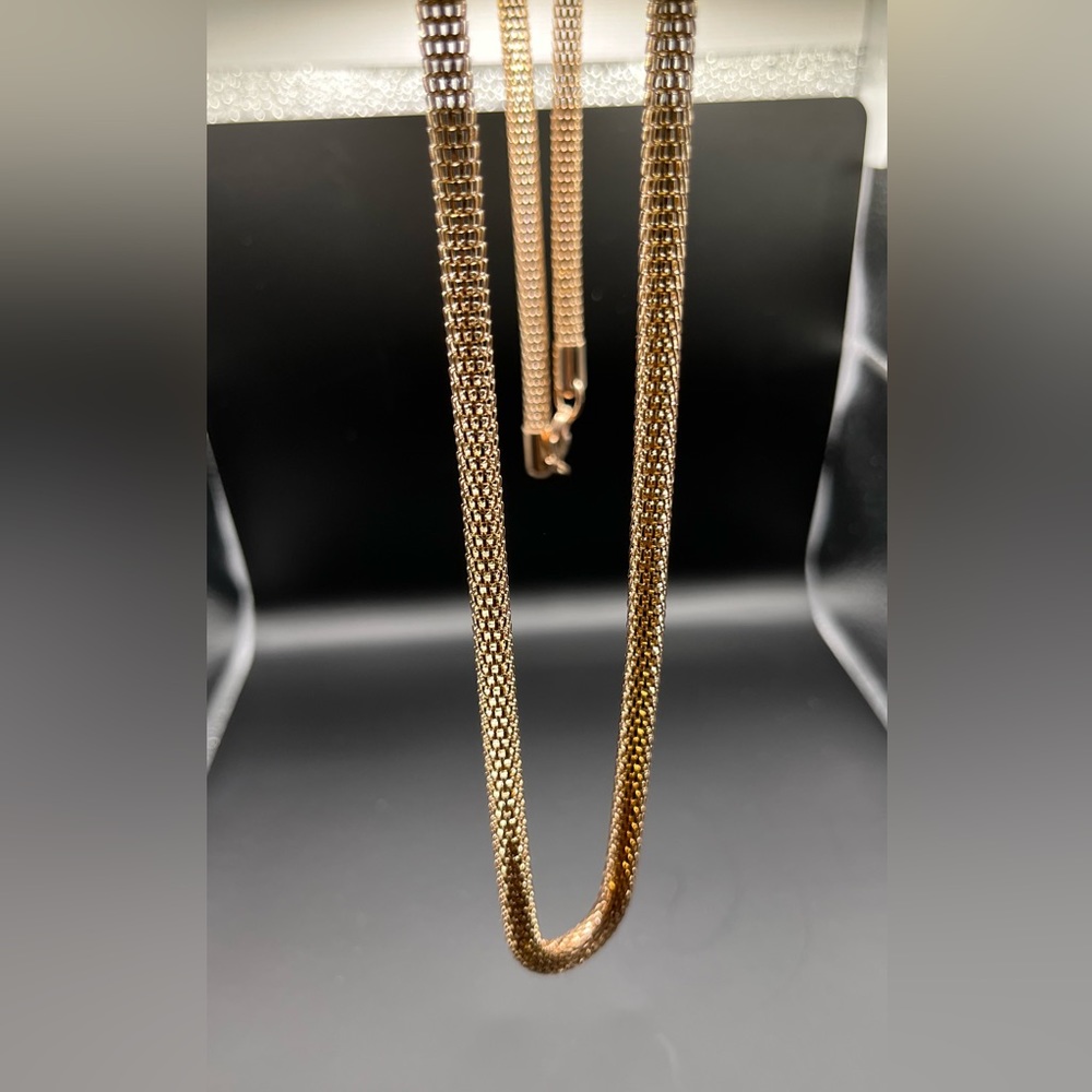 - Rose gold round snake  necklace